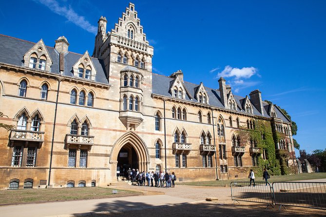 Social Distancing Specialised Oxford University Walking Tour With Student Guides - Sheldonian Theatre And Bridge of Sighs, Oxford’s Drama On Display