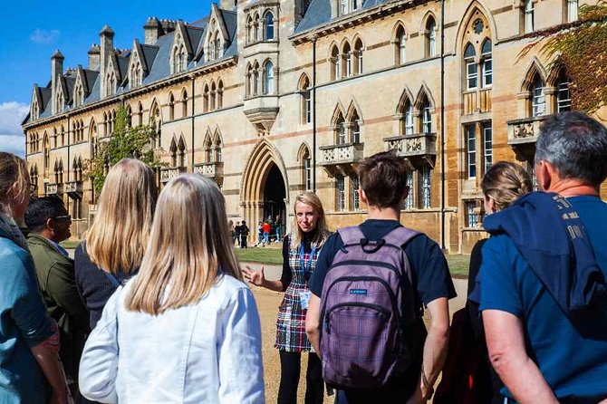 Social Distancing Specialised Oxford University Walking Tour With Student Guides - Meeting At 5 Broad St And Getting Ready For The Walk