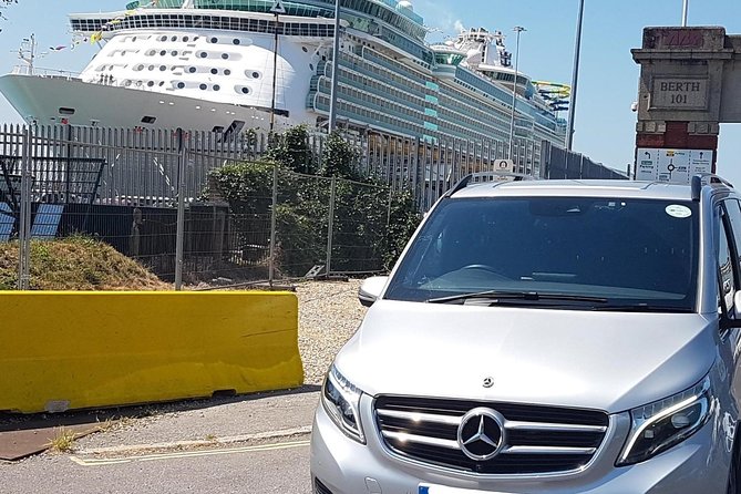 Southampton Cruise Terminal/Hotel to London with Stops at Salisbury & Stonehenge - Salisbury Cathedral and Magna Carta: a one-hour stop with focus