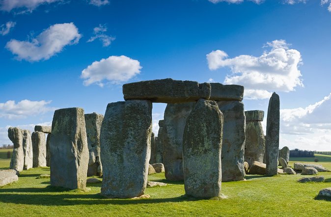 Stonehenge and The Stone Circles of Avebury Day Trip from London - Stonehenge in your visit window: walking the stones and using the exhibition time