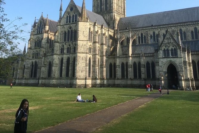 Stonehenge & Salisbury Cathedral: Private Day Trip from London - Private country day from London, with black cab comfort
