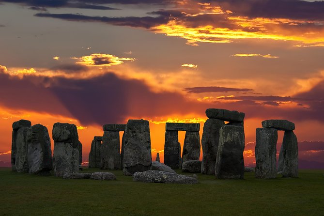 Stonehenge Summer Solstice Tour from London: Sunset or Sunrise Viewing - A London-to-Stonehenge day that runs on daylight
