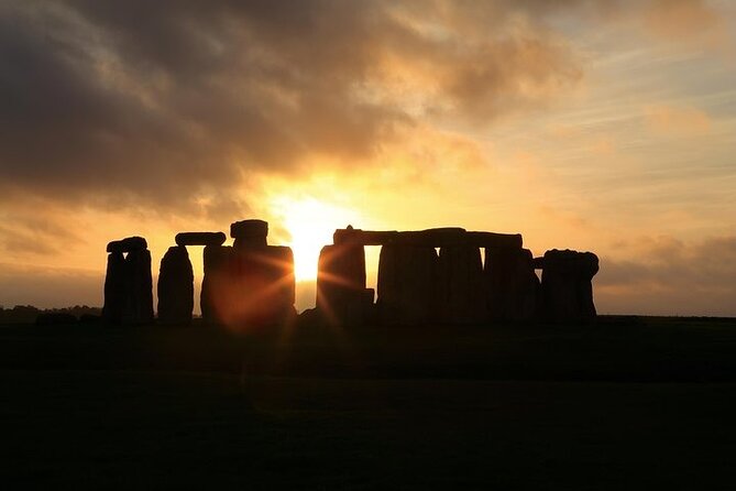 Stonehenge Summer Solstice Tour from London: Sunset or Sunrise Viewing - Dinner at The George Inn: a classic stop with possible time pressure