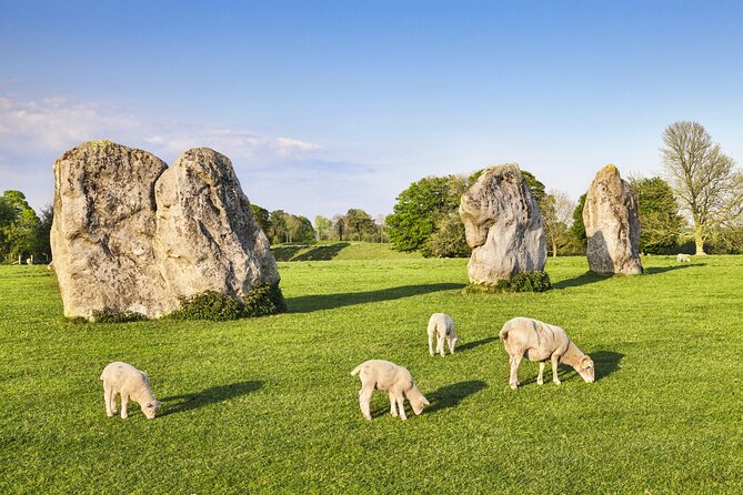 Stonehenge & the Cotswolds Including Admission from Bath - Castle Combe: One Hour of Village Charm and Film-Spotting