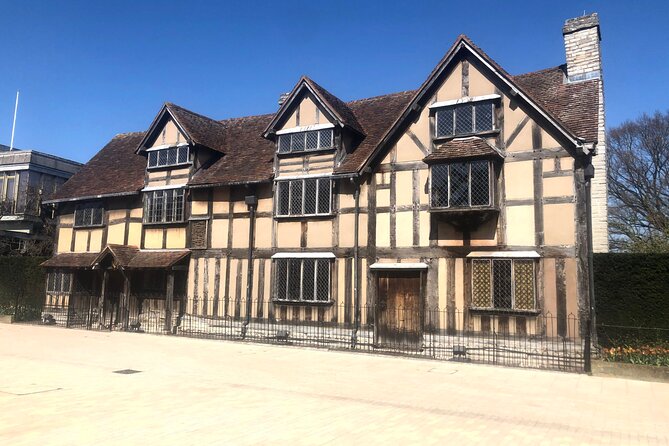 Stratford-Upon-Avon Audio Walking Tour: Shakespeare's Life - Harvard House: the theatre link you might not expect