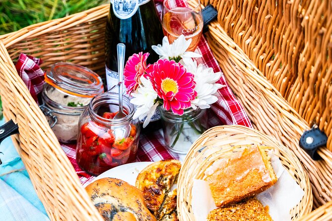 Sussex Vineyard & Winery Bus Tour on Iconic Vintage London Bus - English sparkling tasting tips that make the day more enjoyable