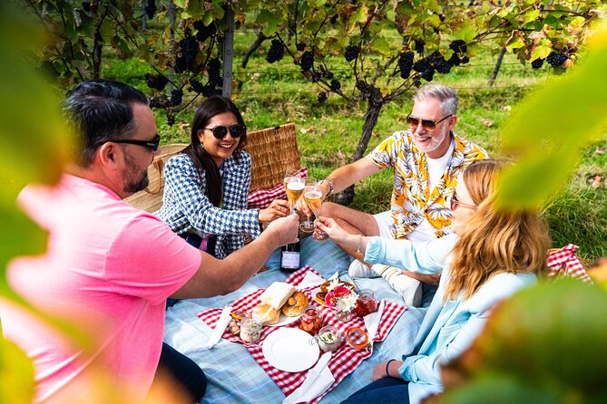 Sussex Vineyard & Winery Bus Tour on Iconic Vintage London Bus - Food and wine pairing: the picnic hamper strategy