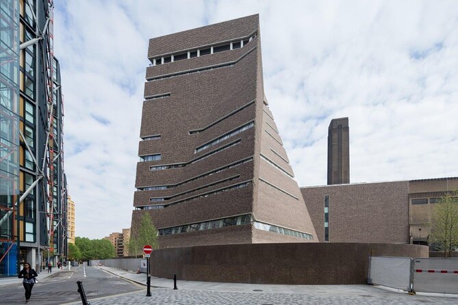 Tate Modern Official Discovery Tour - The tradeoff: a brief overview means you must choose what to linger on
