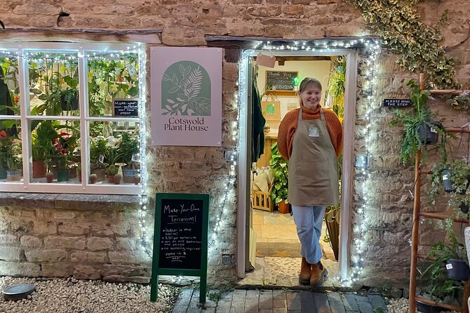 Terrarium Making Experience in Cirencester - Your terrarium session, step by step at the Make-Your-Own-Terrarium Bar