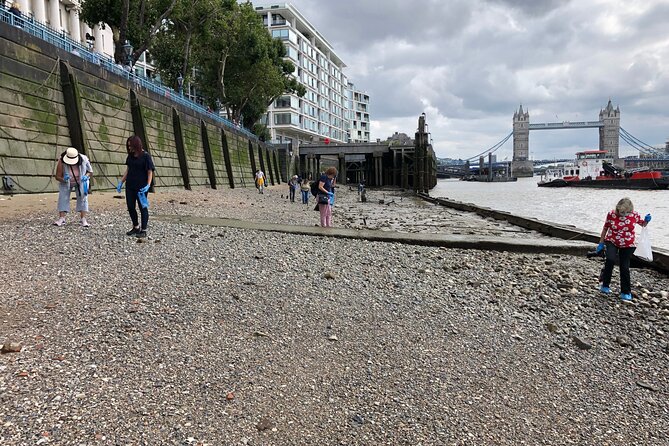 Thames Beachcombing - Gear basics: what you get, and what you should bring in practice