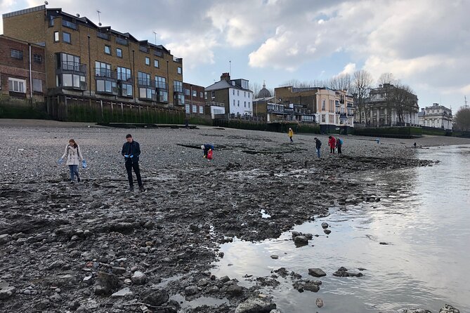 Thames Beachcombing - The mudlarking walk: what you do during the search
