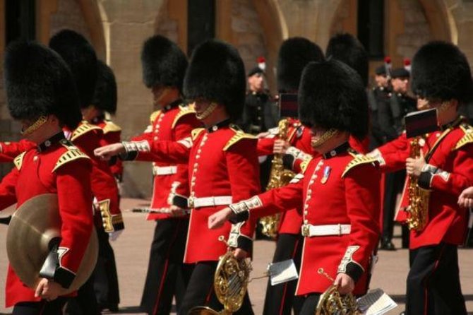 The Changing of the Guard - Exclusive Guided Walking Tour - Entering the “Changing of the Guard” zone by 9:30 am