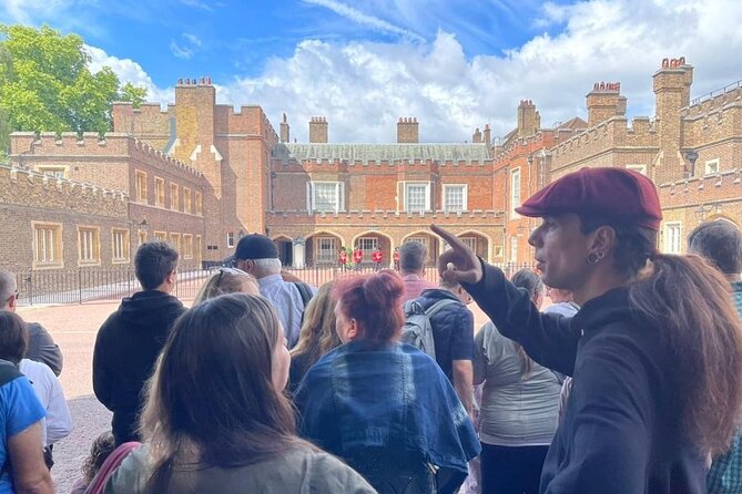 The Changing of the Guard Tour and Buckingham Palace - Buckingham Palace versus Horse Guards Parade: what you actually see