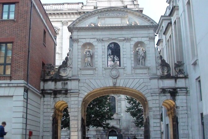 The Fading Light London Ghost Walk - Stop by stop: from Christchurch Greyfriars to London Bridge
