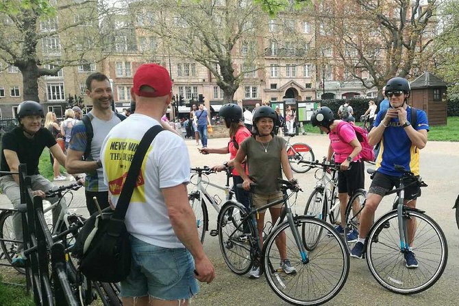 The London Landmarks, 3.5 hour Afternoon tour - Trafalgar Square and Hyde Park: an easy switch from stone to green