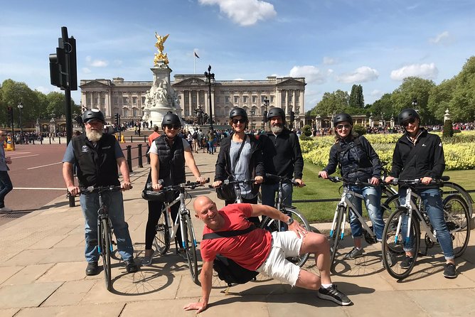 The London Landmarks, 3.5 hour Afternoon tour - St James’s Palace, St James’s Park, and Wellington on the way out