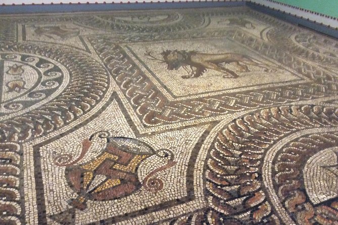 The Roman City of St Albans Private Tour - Ye Olde Fighting Cocks and the Market Break: A Real Town Interlude