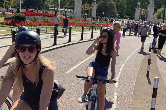 The Royal Express - 2.5 hour - Stop 7: Duke of Wellington, a quick, iconic arch moment