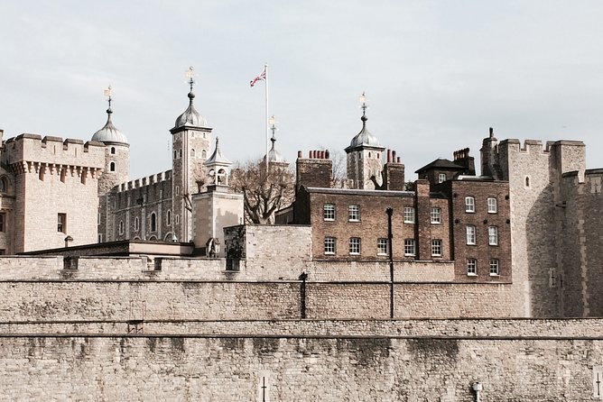 The Tower of London - Small Group Tour with a Local Expert - The Tower of London makes more sense with a guide