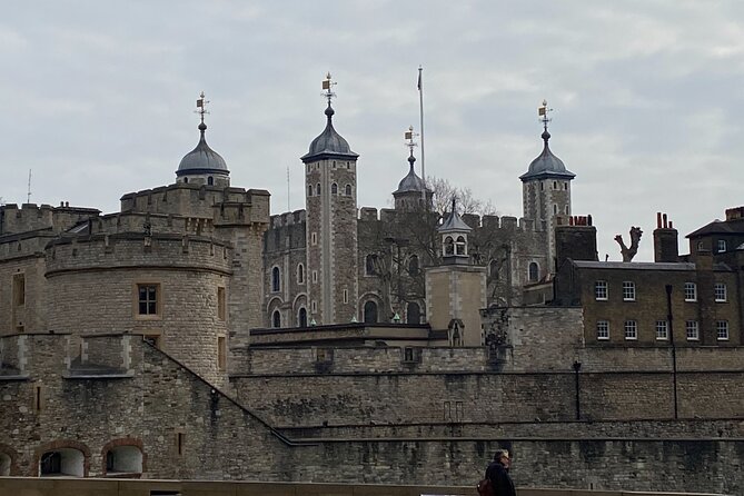 The Tower of London - Small Group Tour with a Local Expert - Beefeaters, the Tower’s living legacy, and what access adds