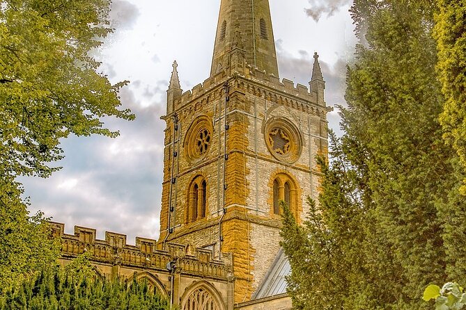 The WalkTalkShow.co.uk - Guided Tour of Stratford upon Avon - Sheep Street and the John Harvard link at Town Hall