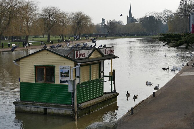 The WalkTalkShow.co.uk - Guided Tour of Stratford upon Avon - Market Cross and the Tudor trading scene you can spot fast