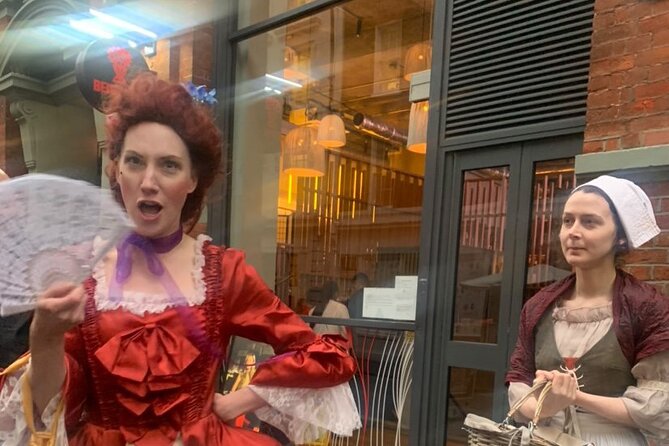 Theatrical Walking Tour with Harlots, Strumpets and Tarts - The shot of gin at Bull Inn Court: the ending that ties it together