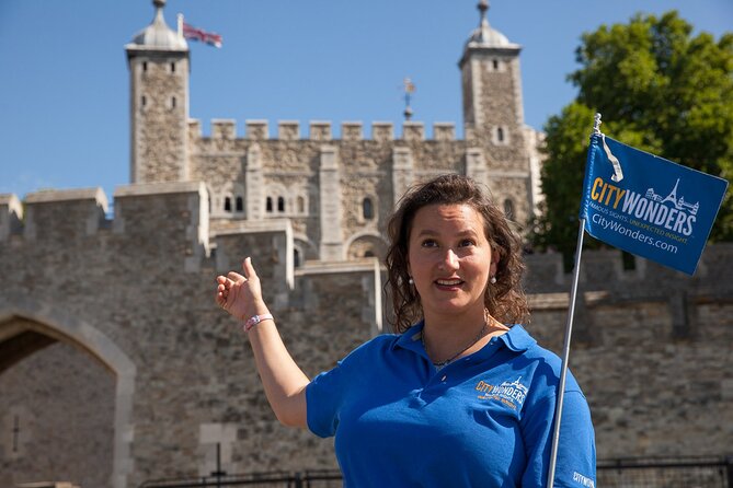 Tower of London: Crown Jewels & Beefeater Opening Ceremony - Early access at Tower Hill, and the Beefeater opening ceremony