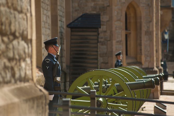 Tower of London: Crown Jewels & Beefeater Opening Ceremony - How the group tour pace really feels in practice