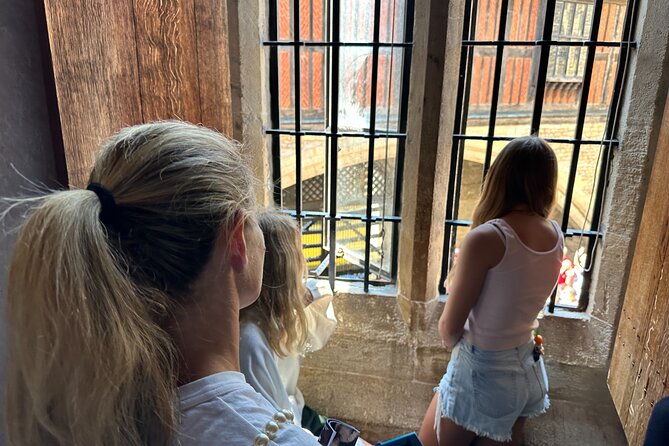Tower of London for kids & families Private Guided Tour with pre-booked Tickets - Beefeaters and the ravens, the best kid-friendly storytelling moments