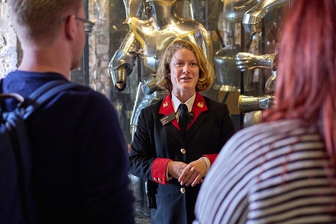 Tower of London Guided Tour with Beefeater Meet & Crown Jewels - Why the Beefeater meet-and-greet is the star of this Tower tour