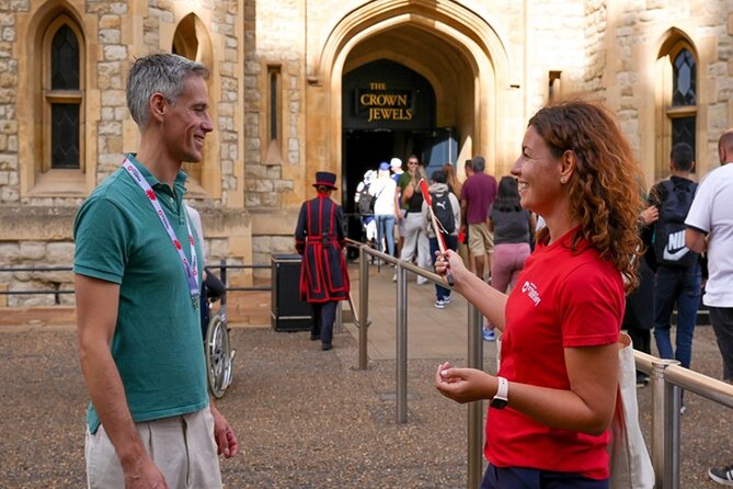 Tower of London Guided Tour with Beefeater Meet & Crown Jewels - What to expect from the guide style (and how to work with it)