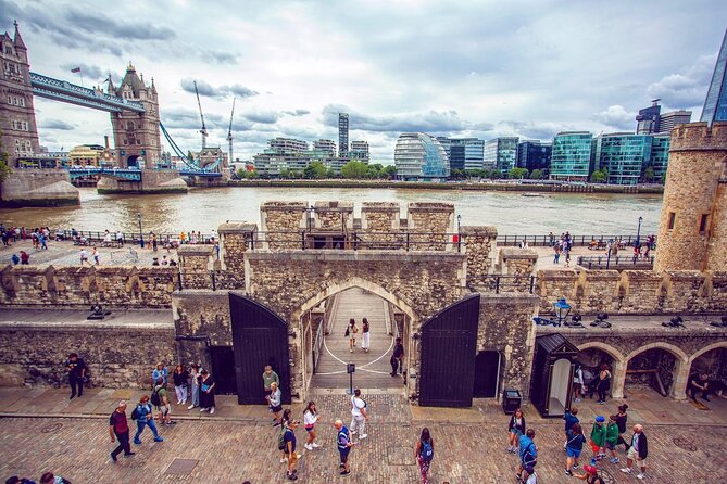 Tower of London Ticket with Audio Guide and Unlimited Entry Time - Crown Jewels at the Jewel House: more than shiny objects