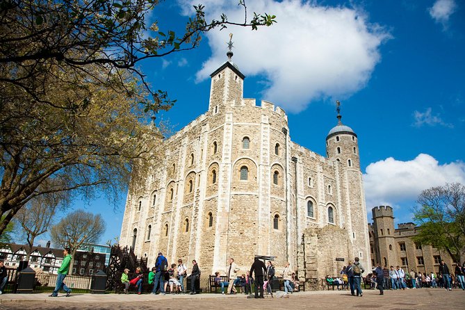 Tower of London with London Hop-On Hop-Off Tour and River Cruise - How the hop-on hop-off route works, and what to do at the Big Bus stops