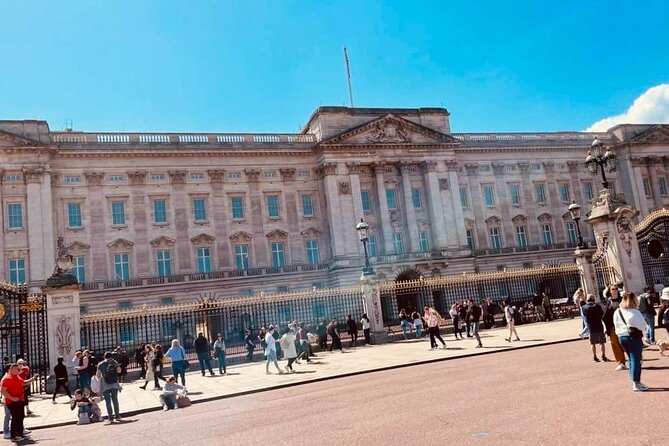 Transfer from Heathrow Airport to London or London to Heathrow - The ride into London: quick, safe, and traffic-aware