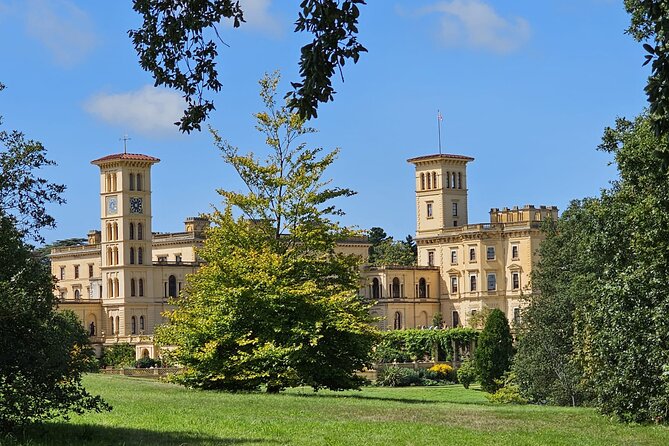 Transfers between Southampton and London via famous attractions - The Ride Itself: Air-Conditioned Comfort and Real Breaks