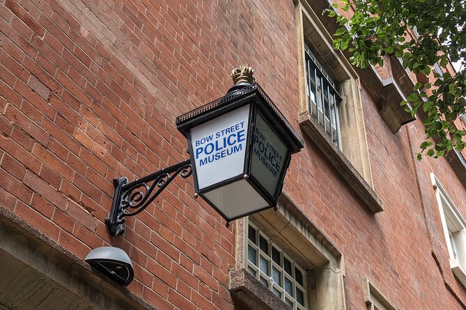 Turmoil, Templars & Oliver Twist London's Squalor and Splendour - Stop by stop: Bow Street to Old Bailey in one connected story