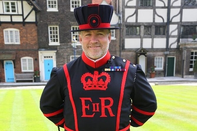 VIP Tower of London and Crown Jewels Tour with Private Beefeater Meet & Greet - What the “Private” Part Means Here (And What It Does Not)