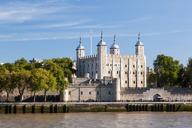 VIP Tower of London and Crown Jewels Tour with Private Beefeater Meet & Greet - The Walking, Stairs, and Weather Reality Check