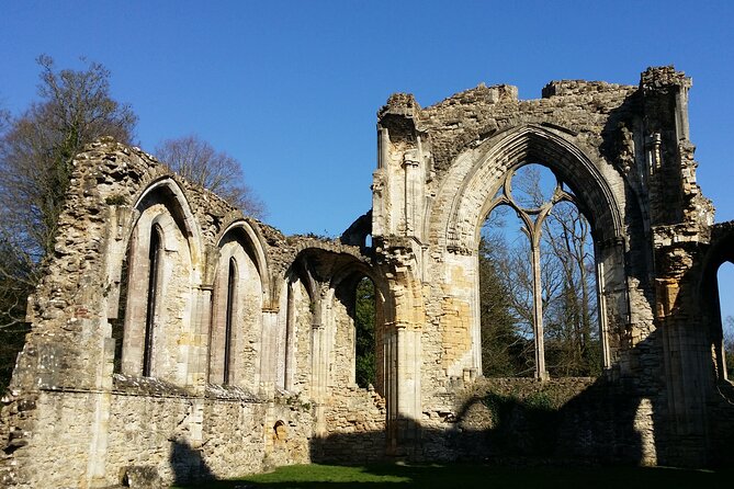 Visit Stonehenge and Salisbury from Southampton - A private ride with bottled water, comfort breaks, and a mobile ticket