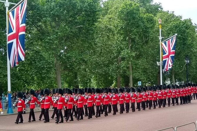 Visit Westminster Abbey & Churchill War Rooms & Westminster Tour - Trafalgar Square and Nelson’s Column: quick stops with big meaning