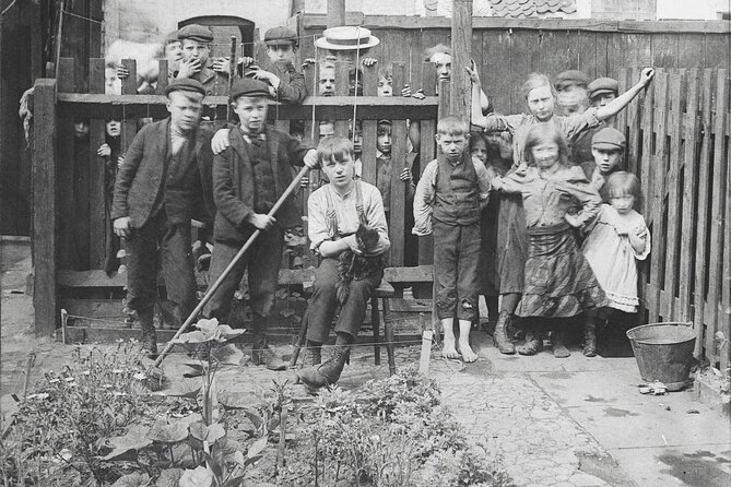 Walking Tour around Spitalfields in the East End of London - Human stories behind institutions, including Jewish immigration from Eastern Europe
