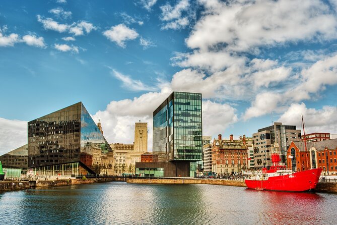Welcome to Liverpool Tour - 2 Hour Private Walking Tour - Entering the Day at Queen Victoria Monument: A Smart Starting Point