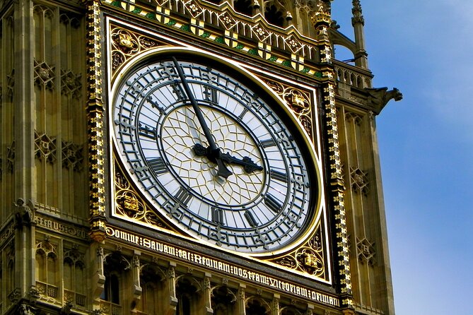 Westminster Small Group Guided Tour with Changing of the Guard - Trafalgar Square: the landmark you think you know, but will walk differently