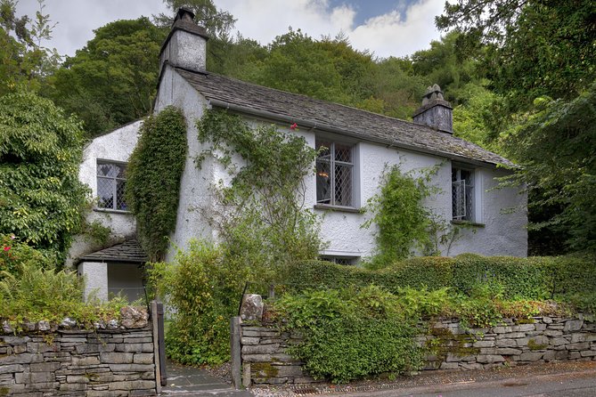Windermere & Lake District Tour from Manchester Including Cruise - Lancaster’s medieval architecture callout along the route