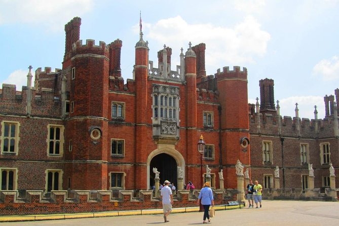 Windsor Castle and Hampton Court Private Car with Driver Guide - Hampton Court Palace: Tudor drama meets Baroque power
