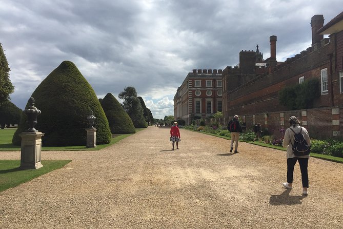 Windsor Castle and Hampton Court Private Car with Driver Guide - The meeting point, timing, and why rain can ruin your day