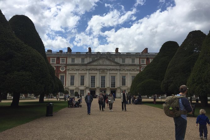 Windsor Castle and Hampton Court Private Car with Driver Guide - A guided day can be especially helpful for mobility