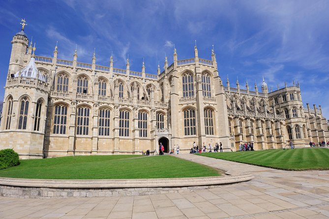 Windsor Castle Half Day Trip from London by Luxury Coach - Entering Windsor Castle: security, audio guide options, and independence