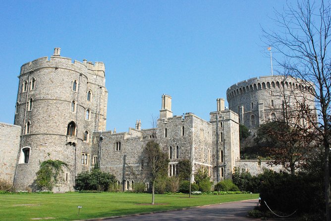Windsor Castle & Hampton Court Palace, Private Tour Including entry pass - Pickup, the private vehicle, and how the day starts